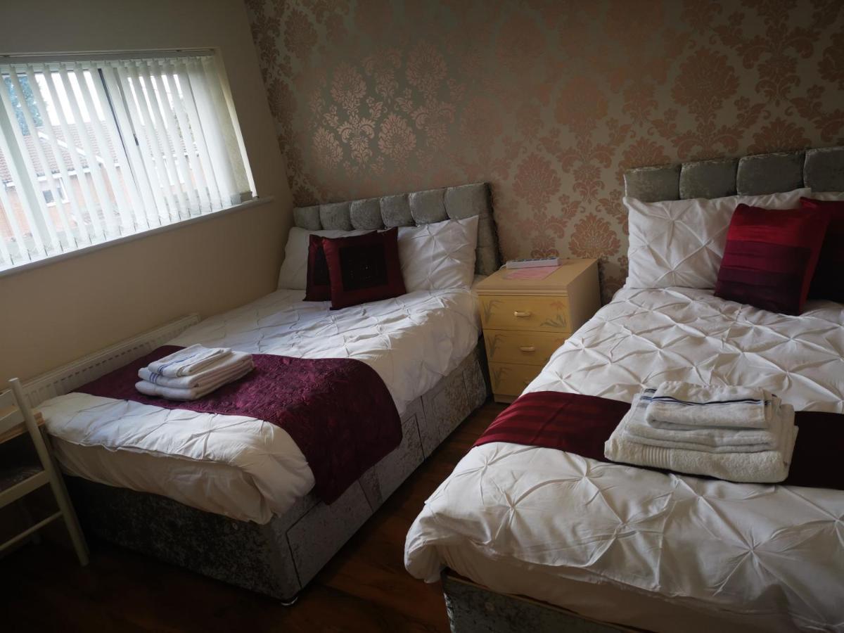 Brigstock Holidays House Manchester Dış mekan fotoğraf