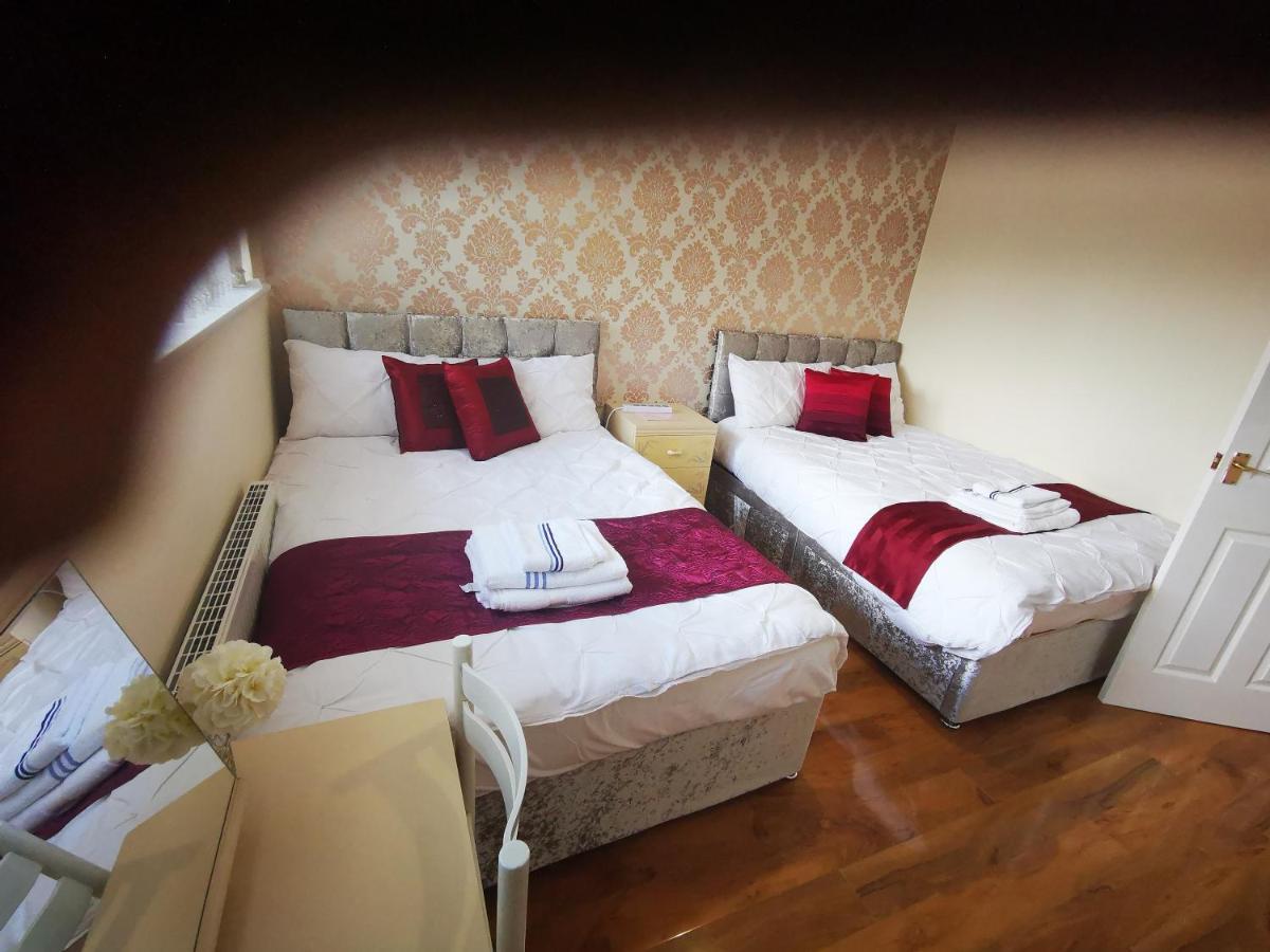 Brigstock Holidays House Manchester Dış mekan fotoğraf
