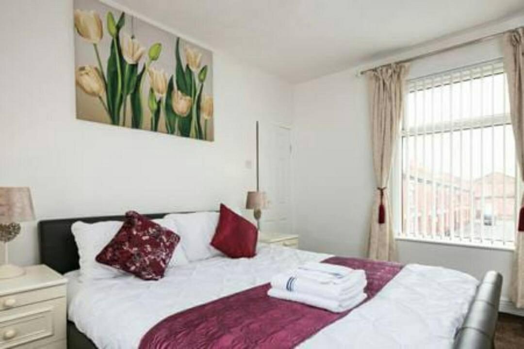 Brigstock Holidays House Manchester Dış mekan fotoğraf