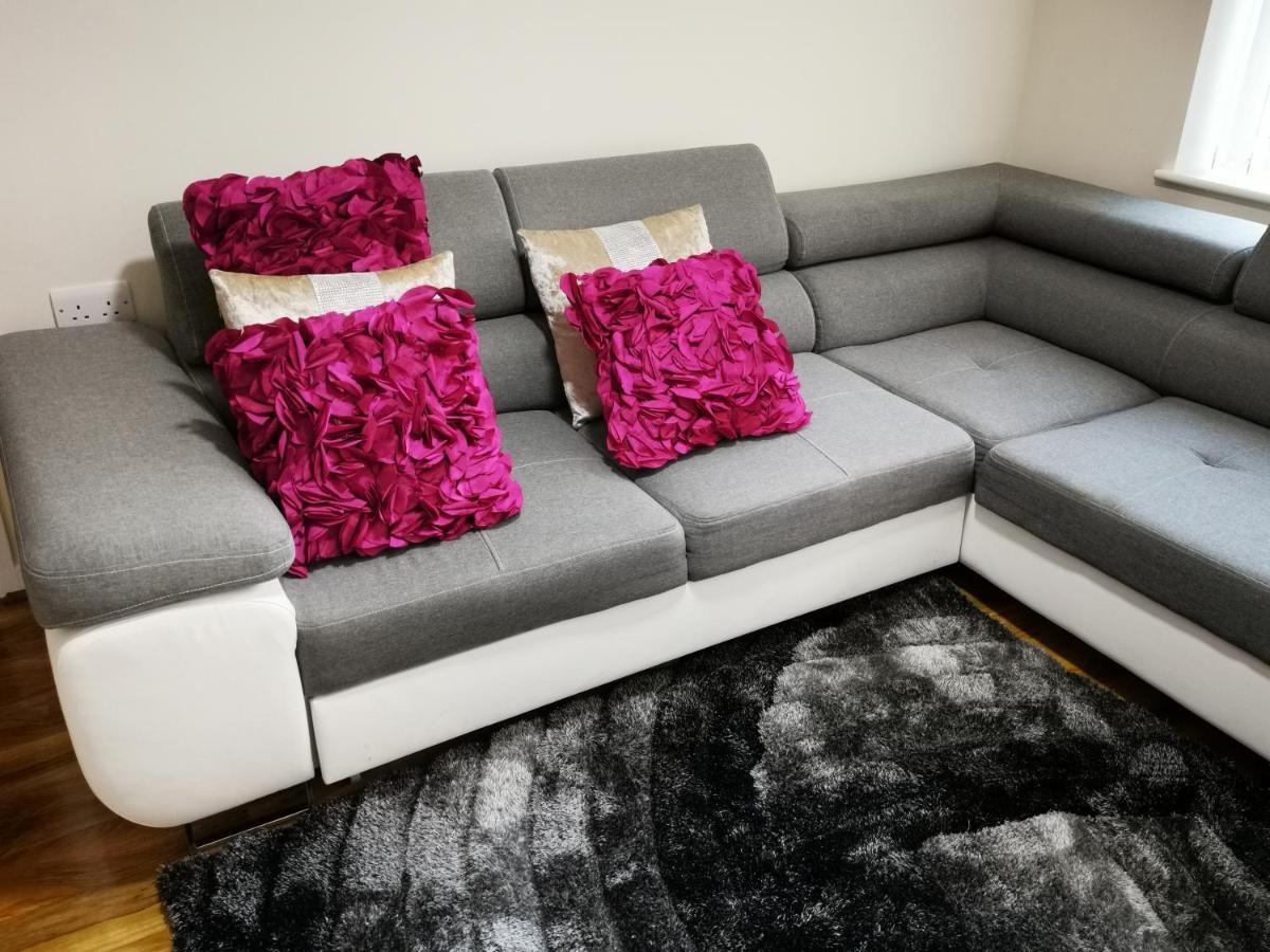 Brigstock Holidays House Manchester Dış mekan fotoğraf