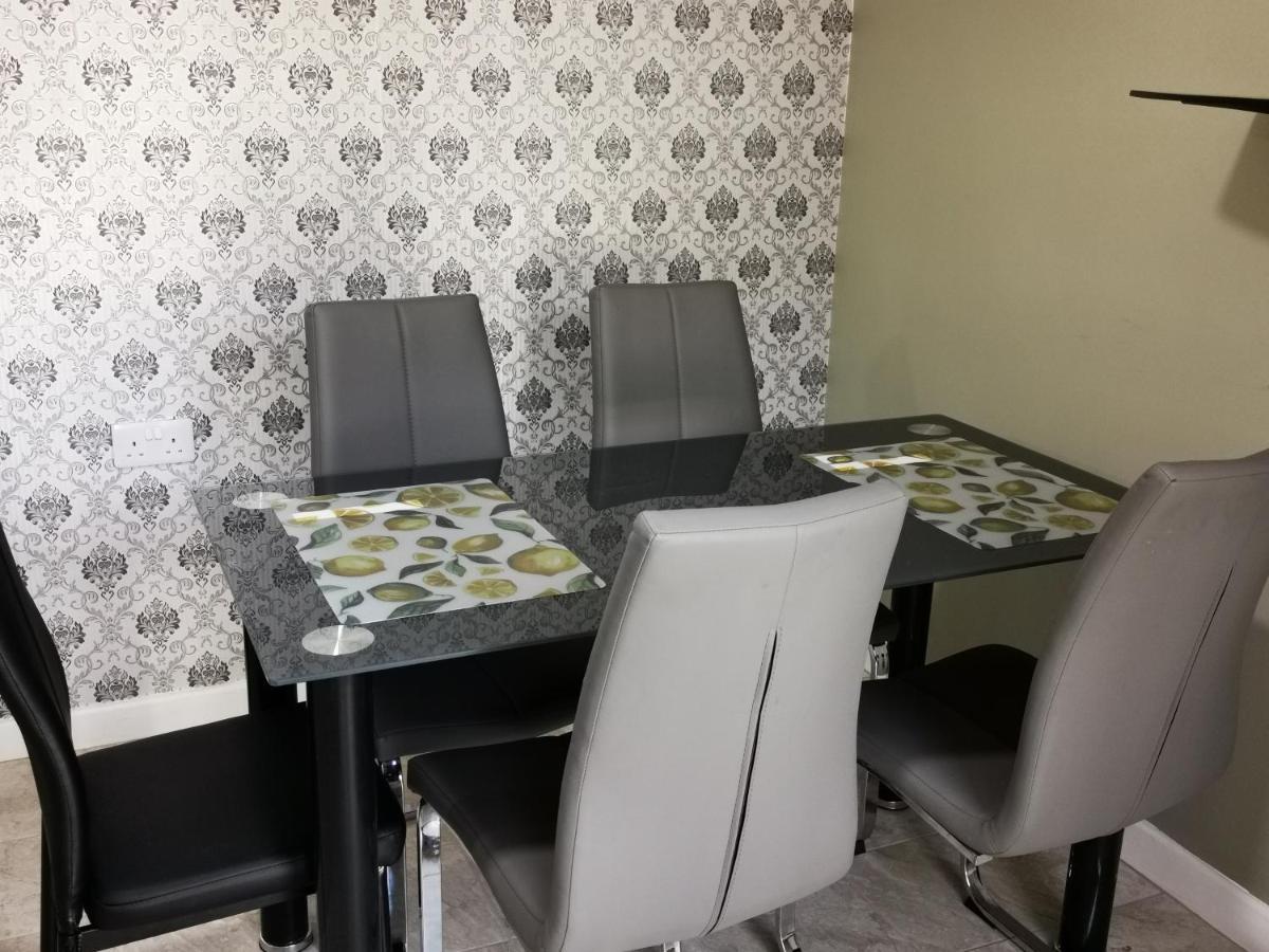Brigstock Holidays House Manchester Dış mekan fotoğraf
