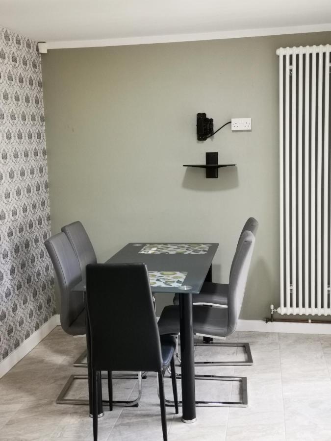 Brigstock Holidays House Manchester Dış mekan fotoğraf