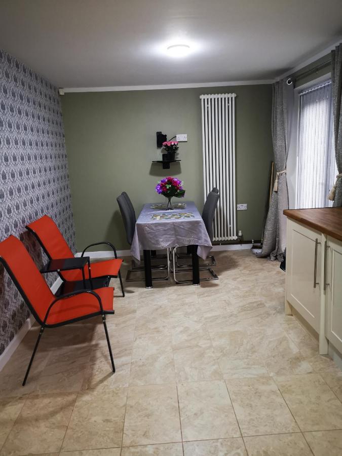Brigstock Holidays House Manchester Dış mekan fotoğraf