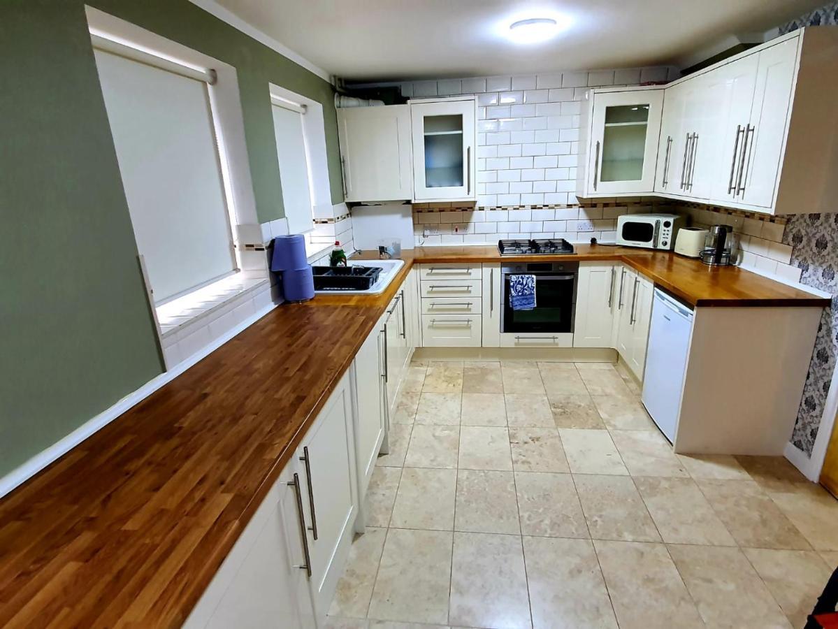 Brigstock Holidays House Manchester Dış mekan fotoğraf