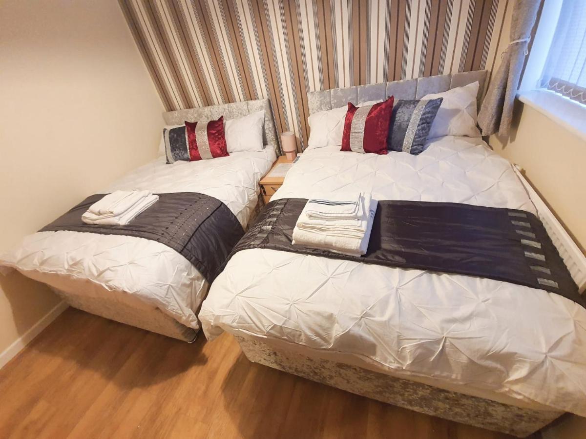 Brigstock Holidays House Manchester Dış mekan fotoğraf