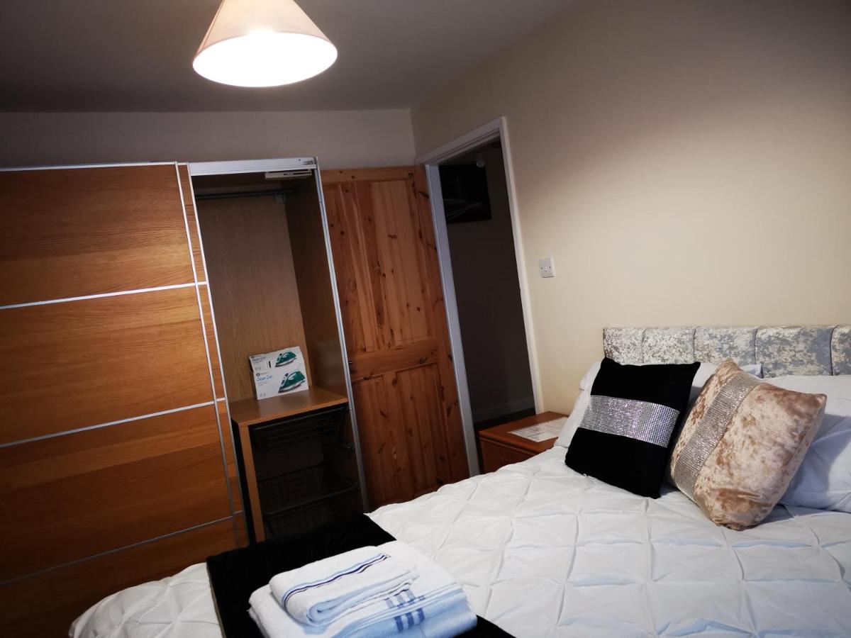 Brigstock Holidays House Manchester Dış mekan fotoğraf