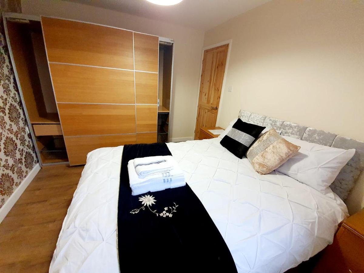 Brigstock Holidays House Manchester Dış mekan fotoğraf