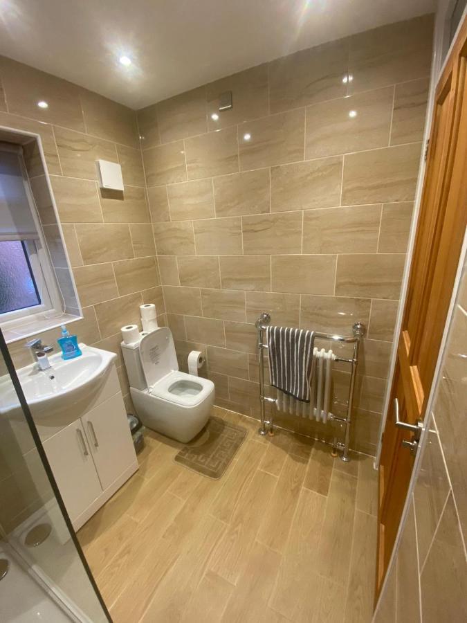 Brigstock Holidays House Manchester Dış mekan fotoğraf