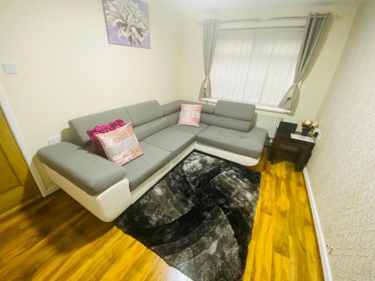 Brigstock Holidays House Manchester Dış mekan fotoğraf