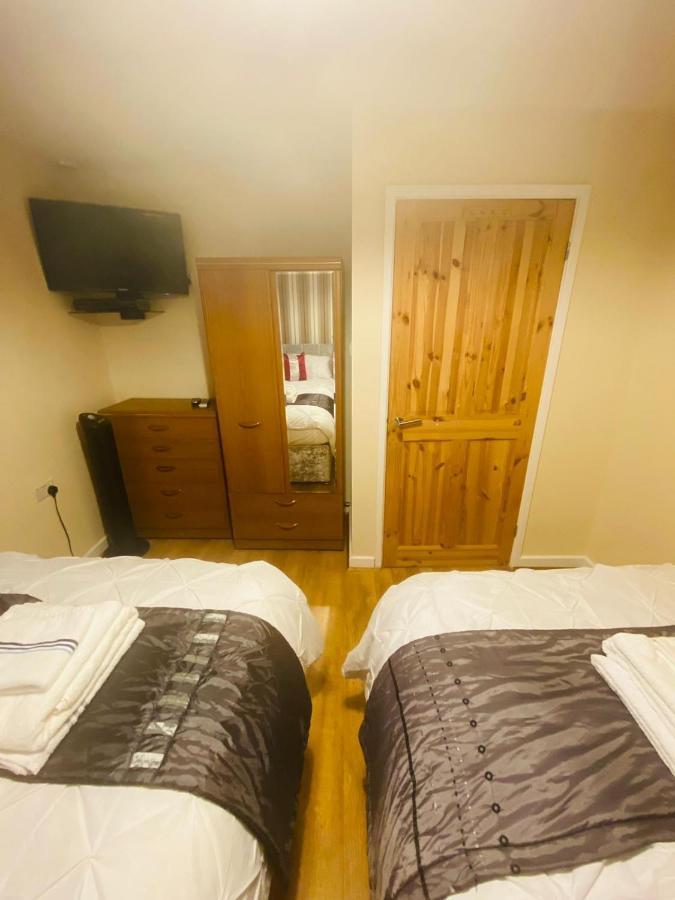Brigstock Holidays House Manchester Dış mekan fotoğraf
