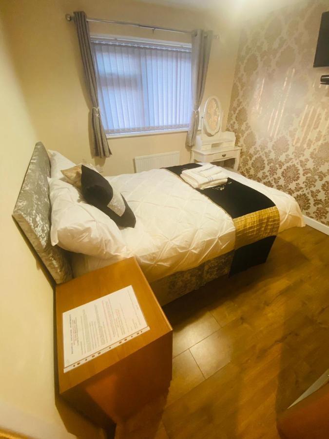 Brigstock Holidays House Manchester Dış mekan fotoğraf