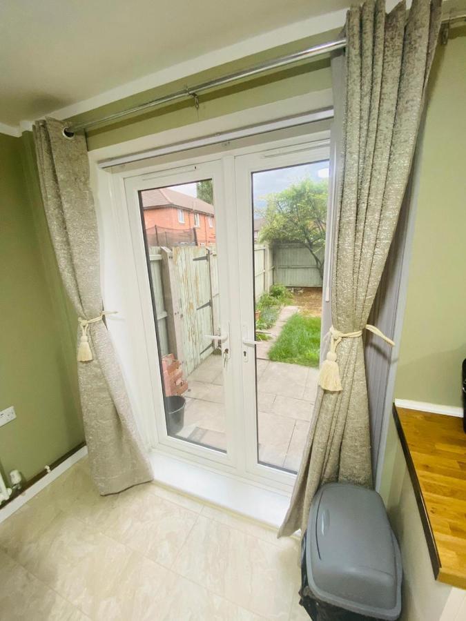 Brigstock Holidays House Manchester Dış mekan fotoğraf