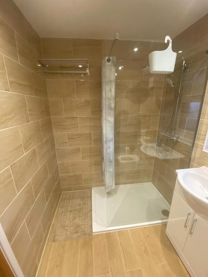 Brigstock Holidays House Manchester Dış mekan fotoğraf