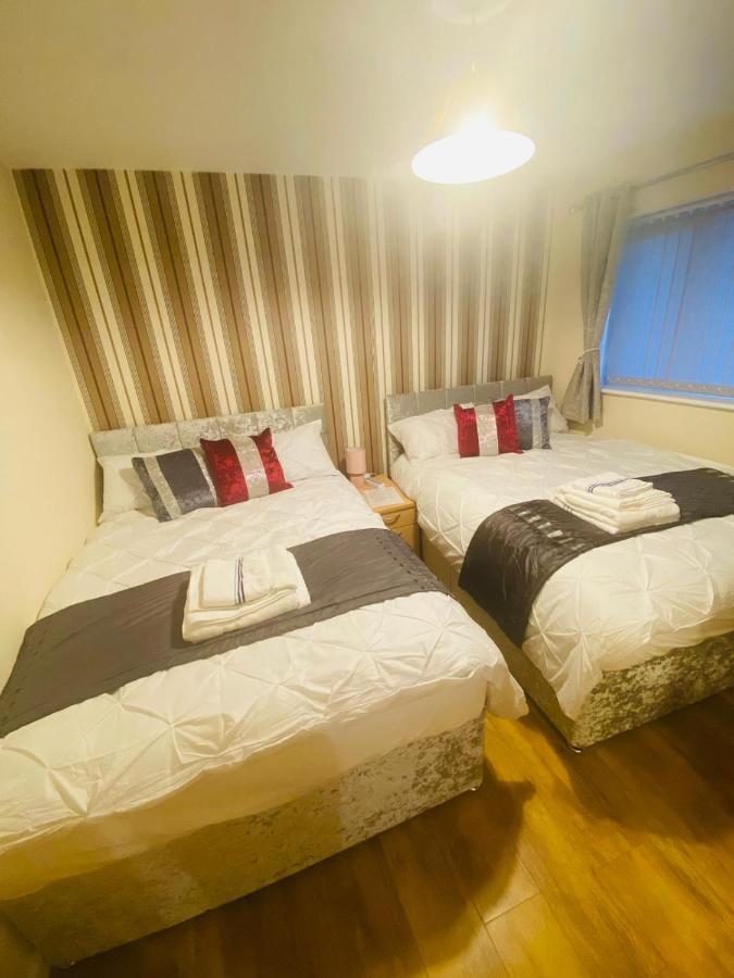 Brigstock Holidays House Manchester Dış mekan fotoğraf