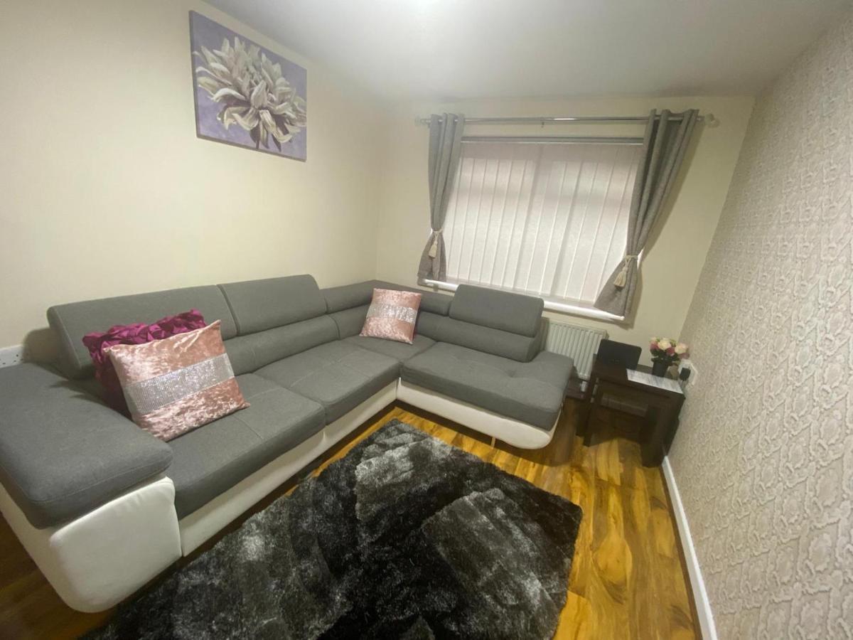 Brigstock Holidays House Manchester Dış mekan fotoğraf